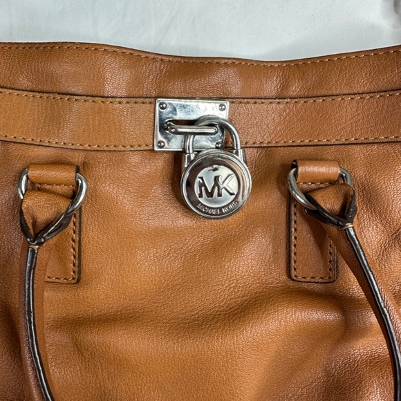 Michael Kors Women's Nouveau Hamilton Tote Pebbled Leather - Picture 4 of 11